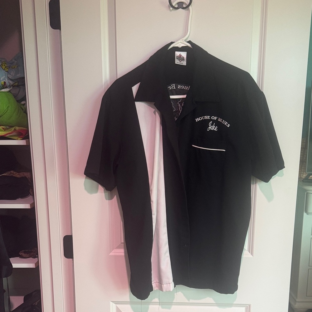 Black and White House of Blues Shirt. Jake. Size XL.